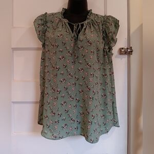 Like new Green floral top ( M)